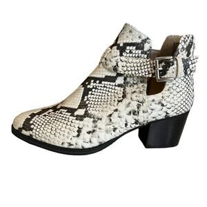 BP. Python Print Short Booties White Black 9